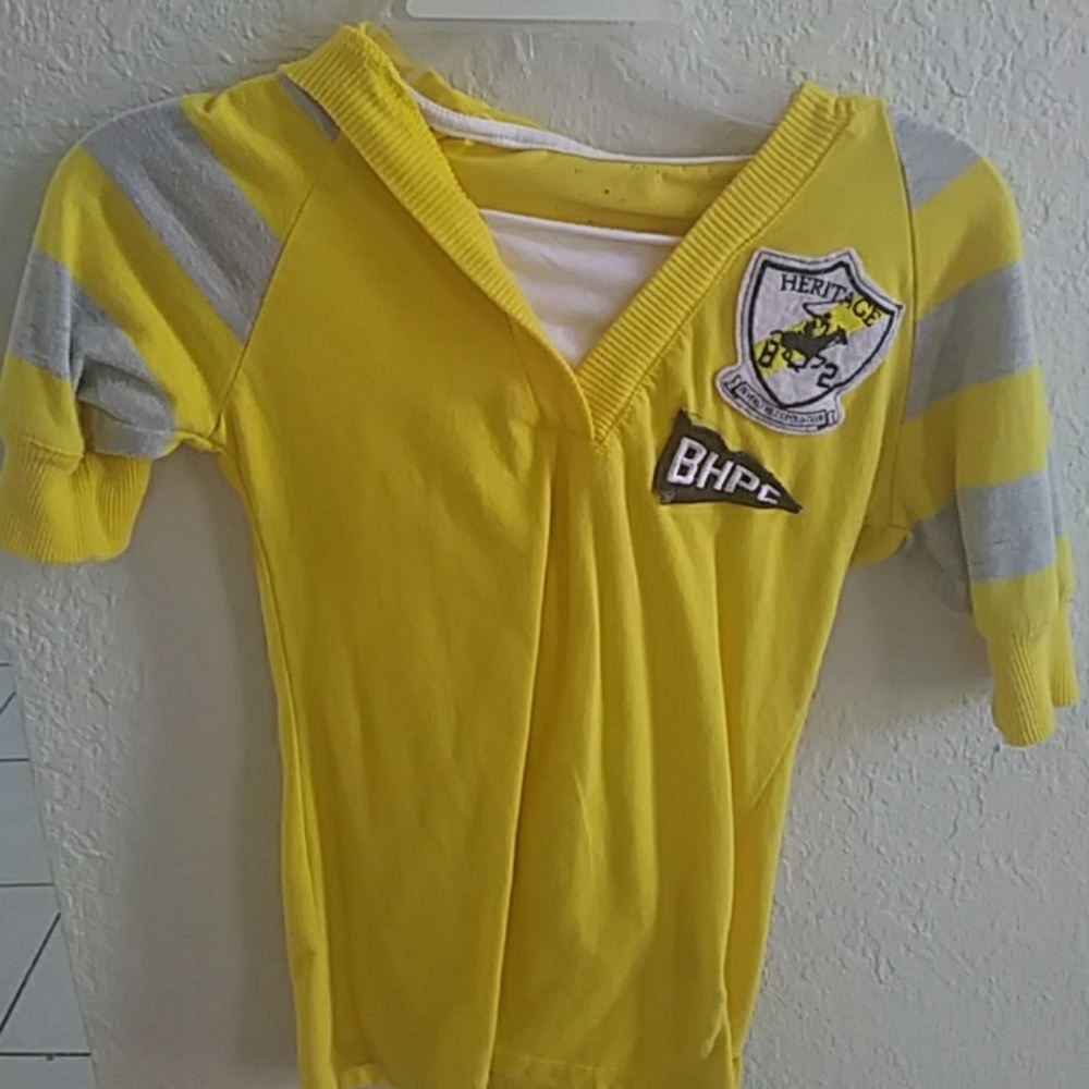 sporty shirt